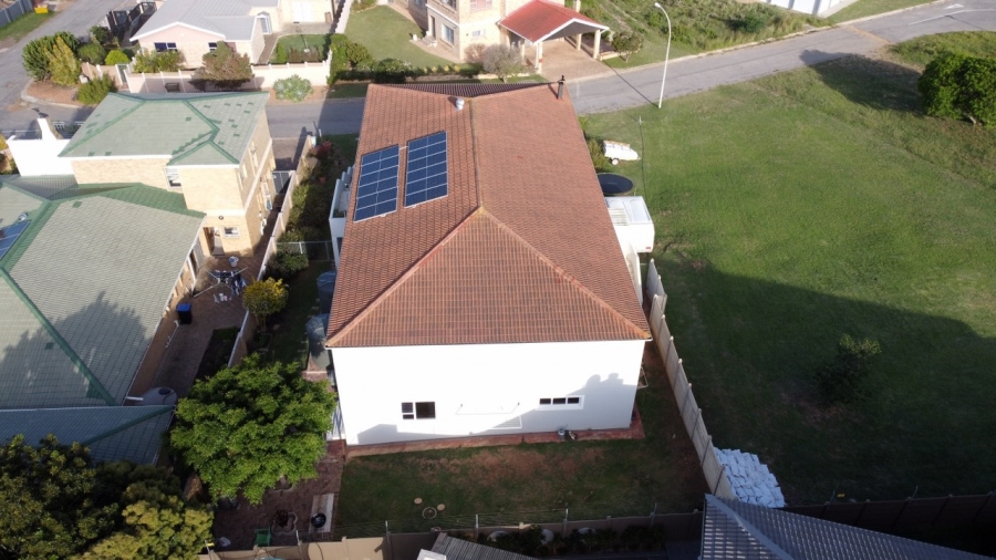 5 Bedroom Property for Sale in Wavecrest Eastern Cape